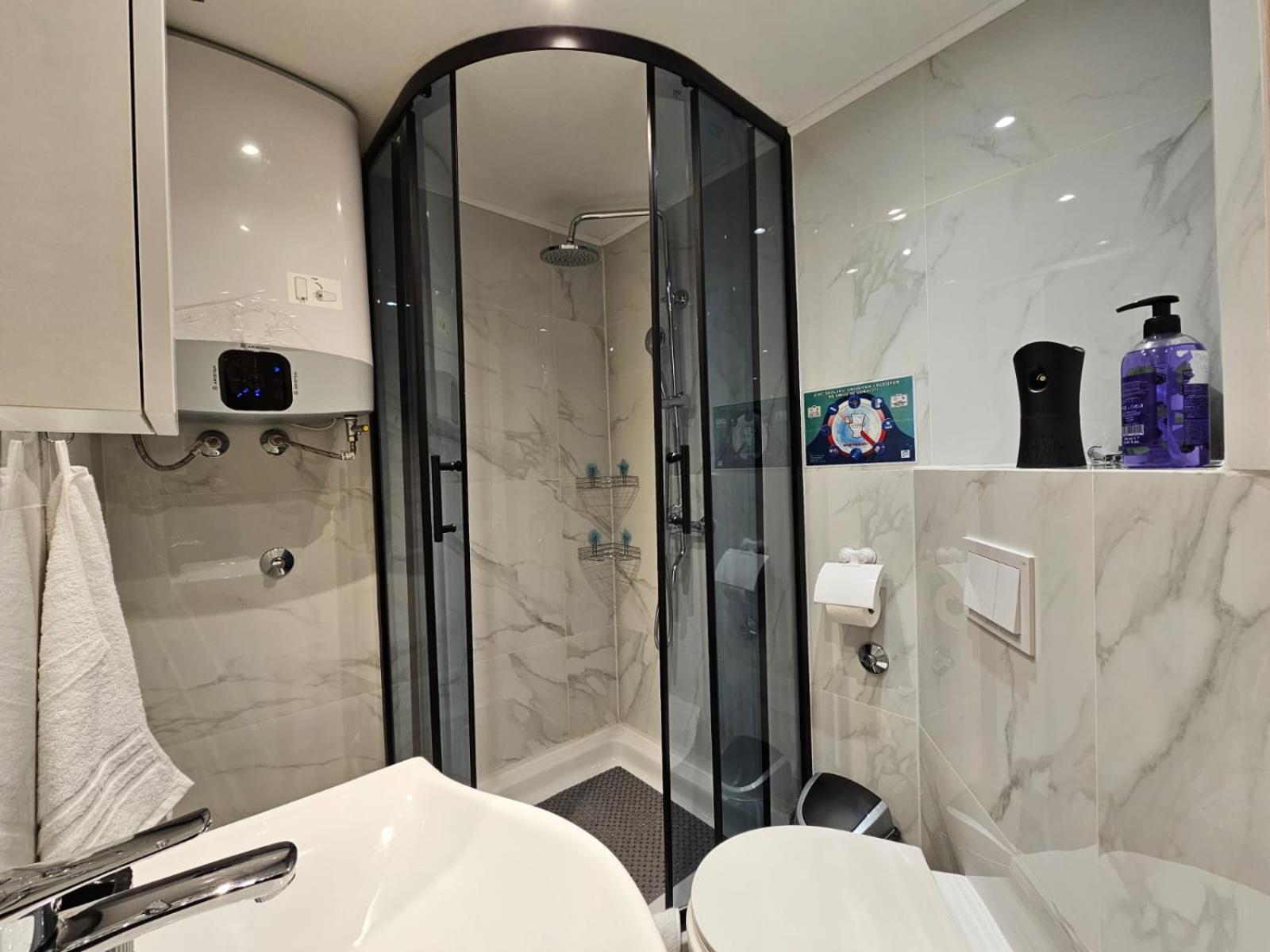 Centar Ri-Room غييكا المظهر الخارجي الصورة